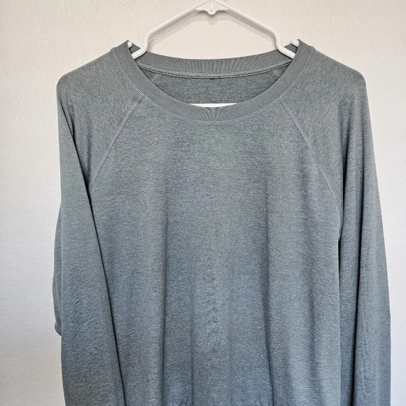 Vuori | Halo Crew Long Sleeve Pullover Sweater Heathered Green VW241, Womens - Picture 4 of 7